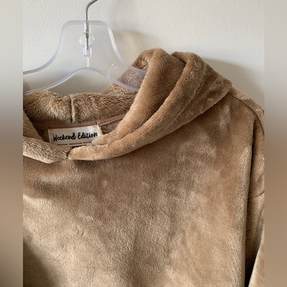 SOLD Cropped sherpa teddy bear hoodie with cinch waist - Picture 2 of 8